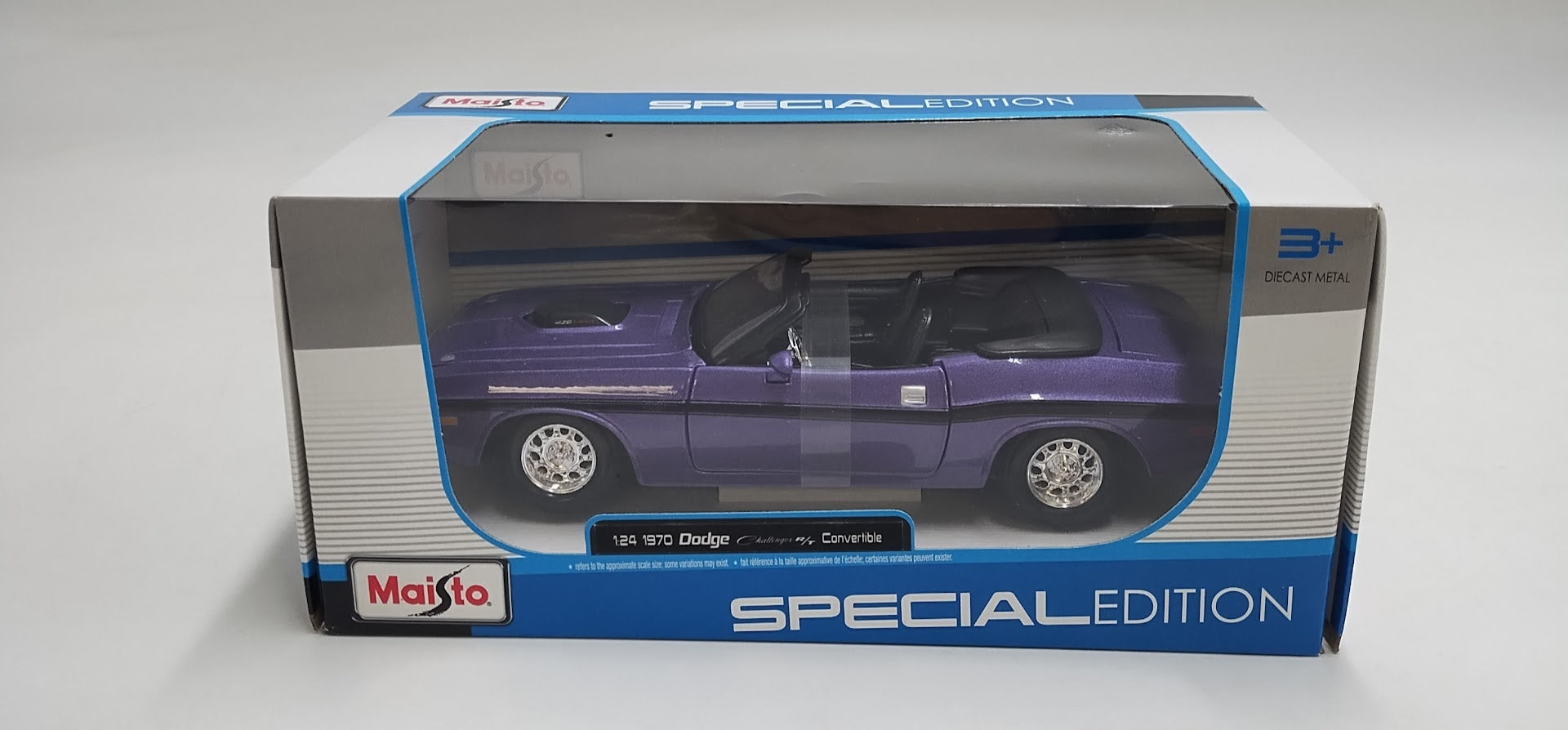 Maisto Special Edition Diecast Vehicle - 1:24 Scale 1970 DODGE CHALLENGER CONVERTIBLE