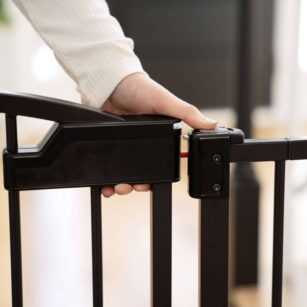 Summer by Ingenuity Easy Open Extra Wide Gate (LOCAL PICKUP ONLY)